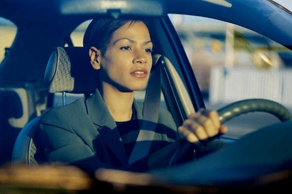 woman-driving-car